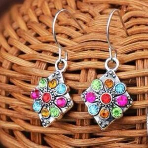 5/$25 DIAMOND SHAPED RHINESTONE EARRINGS